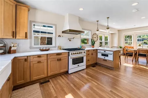 5840 Mcgee St, Kansas City, MO 64113