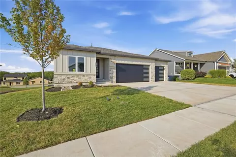 Exterior - 1226 Larkspur Pl, Raymore, MO 64083 photo 2 of 5