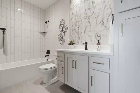 Bath - 1226 Larkspur Pl, Raymore, MO 64083 photo 1 of 3