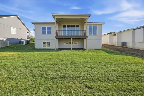 Exterior - 1226 Larkspur Pl, Raymore, MO 64083 photo 4 of 5