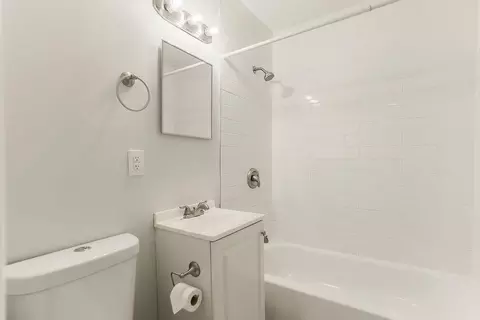 Bath - 6402 E 149th Ter, Grandview, MO 64030 photo 1 of 1