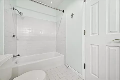 Bath - 2806 E 215th St, Belton, MO 64012 photo 6 of 9