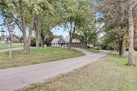 Exterior - 2806 E 215th St, Belton, MO 64012 photo 17 of 18