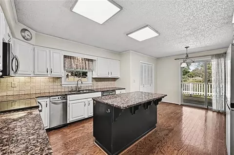 Kitchen - 2806 E 215th St, Belton, MO 64012 photo 4 of 4
