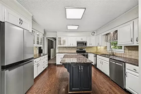 Kitchen - 2806 E 215th St, Belton, MO 64012 photo 1 of 4