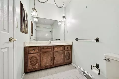 Bath - 2806 E 215th St, Belton, MO 64012 photo 1 of 9