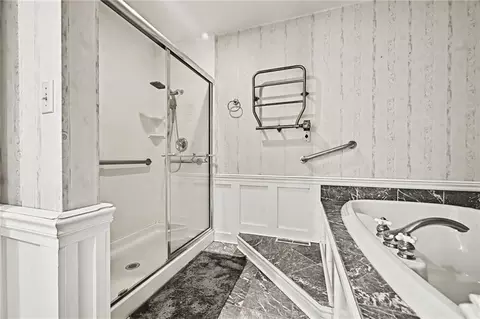 Bath - 2806 E 215th St, Belton, MO 64012 photo 3 of 9