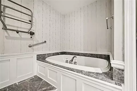 Bath - 2806 E 215th St, Belton, MO 64012 photo 4 of 9