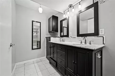 Bath - 2806 E 215th St, Belton, MO 64012 photo 8 of 9