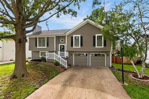 15413 W 152nd St, Olathe, KS 66062