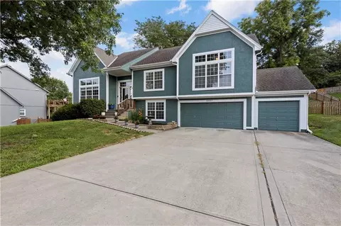 13907 W 58th Pl, Shawnee, KS 66216
