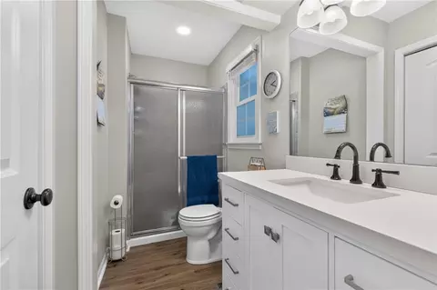 Bath - 1104 NE Oak Tree Dr, Lees Summit, MO 64086 photo 1 of 2