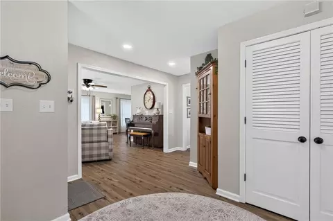 Entry Way - 1104 NE Oak Tree Dr, Lees Summit, MO 64086 photo 2 of 2