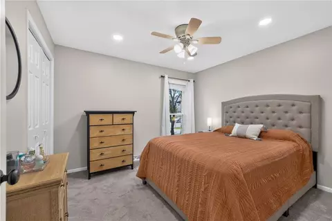 Bedroom - 1104 NE Oak Tree Dr, Lees Summit, MO 64086 photo 3 of 4