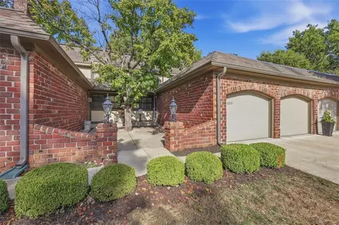 10213 Foster St, Overland Park, KS 66212
