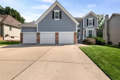 9407 N Tracy Ave, Kansas City, MO 64155