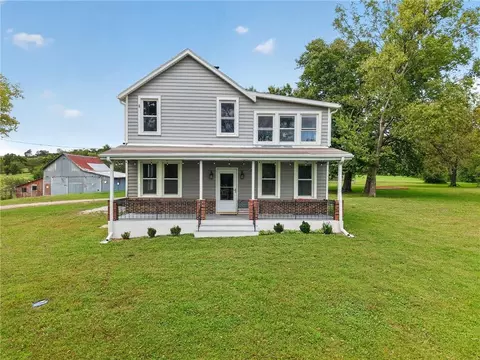 16526 New Lawrence Rd, Leavenworth, KS 66048