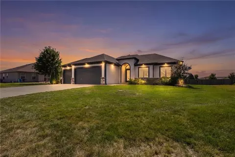 7917 SW 2nd Ter, Blue Springs, MO 64014