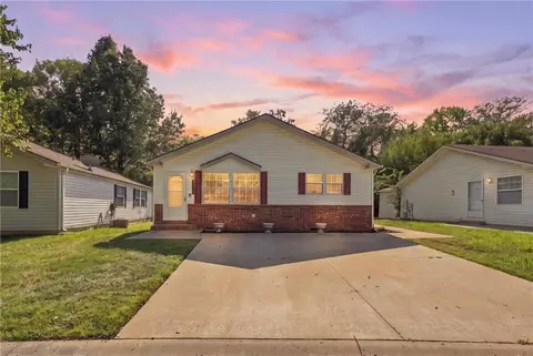 7905 NW 122nd Ct, Kansas City, MO 64163