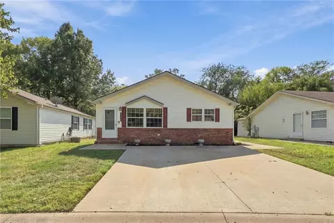 7905 NW 122nd Ct, Kansas City, MO 64163