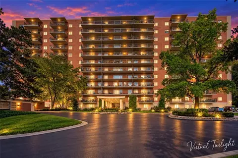 4550 Warwick Blvd #914, Kansas City, MO 64111