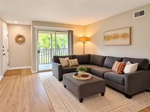 406 W 104th Unit C St, Kansas City, MO 64114