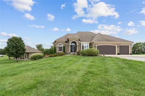 4460 Meadow Ct, Wellsville, KS 66092