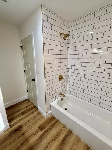 Bath - 401 Franklin St, Warrensburg, MO 64093 photo 2 of 7