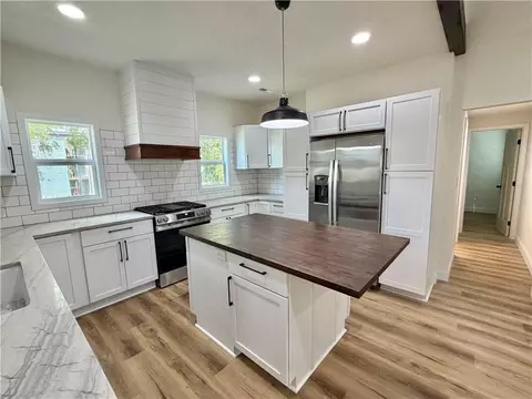 Kitchen - 401 Franklin St, Warrensburg, MO 64093 photo 2 of 6