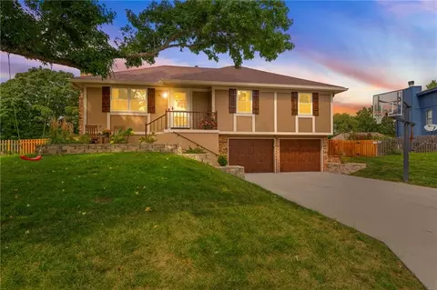 406 NE Crescent St, Lees Summit, MO 64086
