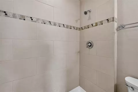 Bath - 100 E South Ave, Belton, MO 64012 photo 4 of 4