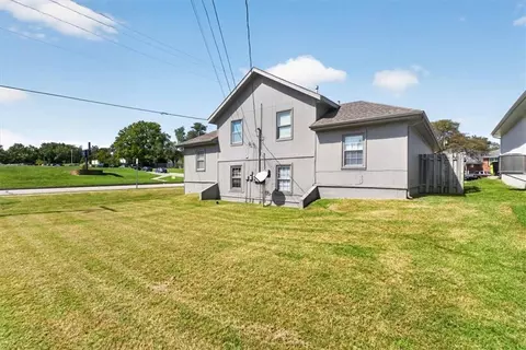 Exterior - 100 E South Ave, Belton, MO 64012 photo 5 of 5