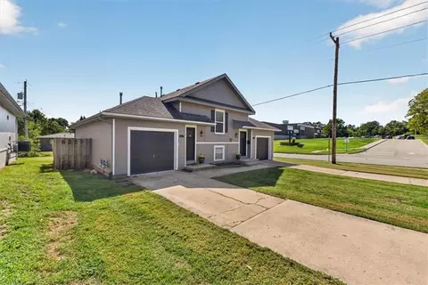 Exterior - 100 E South Ave, Belton, MO 64012 photo 3 of 5