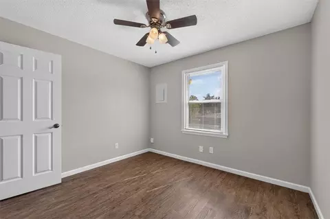 Bedroom - 100 E South Ave, Belton, MO 64012 photo 5 of 13