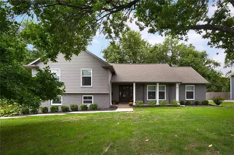 5421 W 96th Ter, Overland Park, KS 66207