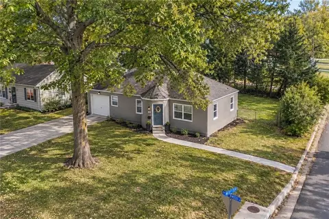 5117 Rosewood Dr, Roeland Park, KS 66205