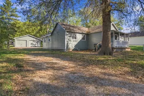 1128 Pottawatomie St, Leavenworth, KS 66048
