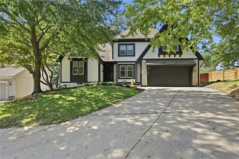 1732 NE 80th Pl, Kansas City, MO 64118