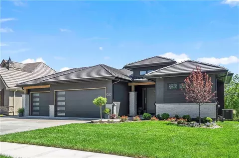 2809 W 175th Pl, Overland Park, KS 66085