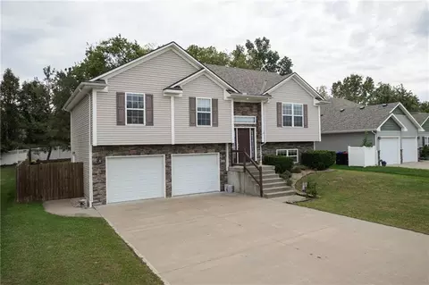 605 Oakmont Dr, Warrensburg, MO 64093