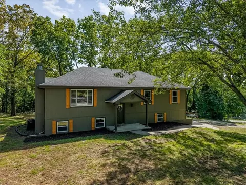 33251 Koala Cir, Excelsior Springs, MO 64024