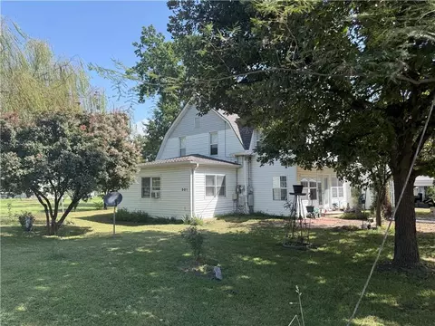 501 N 7th St, Lacygne, KS 66040