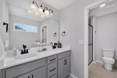 Bath - 27403 E Cedar Grove Dr, Lees Summit, MO 64086 photo 1 of 4