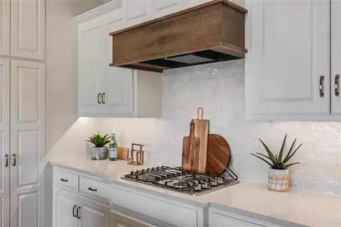 Kitchen - 15382 162nd St, Olathe, KS 66062 photo 3 of 8