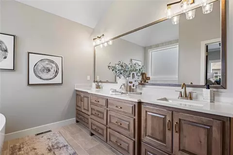 Bath - 15382 162nd St, Olathe, KS 66062 photo 1 of 3