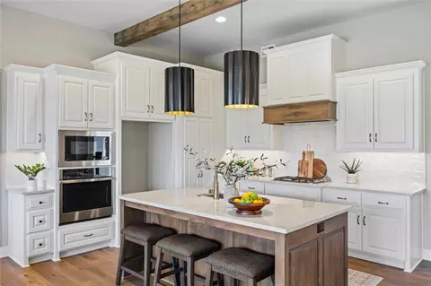 Kitchen - 15382 162nd St, Olathe, KS 66062 photo 6 of 8