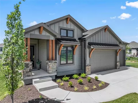 Exterior - 15382 162nd St, Olathe, KS 66062 photo 2 of 5