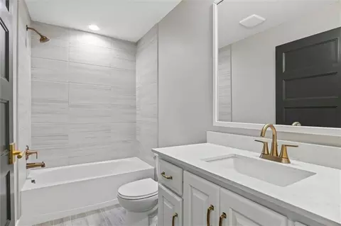 Bath - 15382 162nd St, Olathe, KS 66062 photo 3 of 3