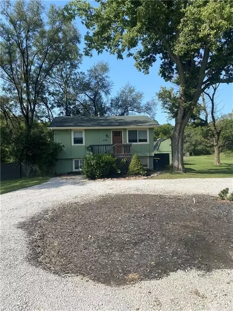 6310 NW Waukomis Dr, Kansas City, MO 64151