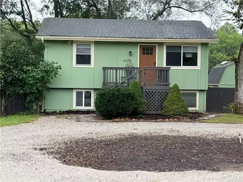 6310 NW Waukomis Dr, Kansas City, MO 64151